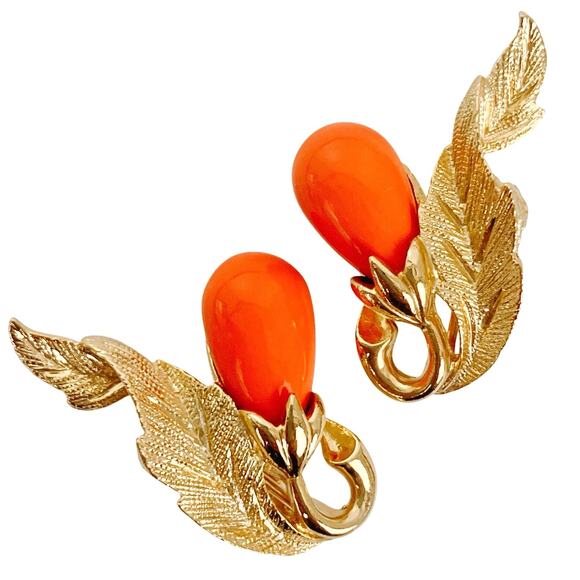 Vintage Signed Sarah Coventry 1960s Earrings Mid Century Gold Tone Faux Coral - Picture 1 of 10